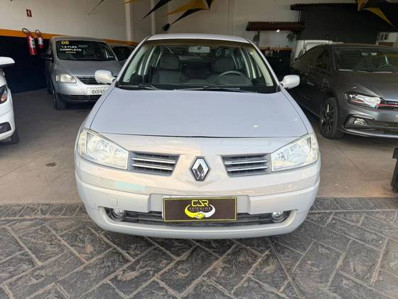 RENAULT MEGANE 1.6 DYNAMIQUE 16V FLEX 4P MANUAL RENAULT MEGANE 1.6 DYNAMIQUE 16V FLEX 4P MANUAL